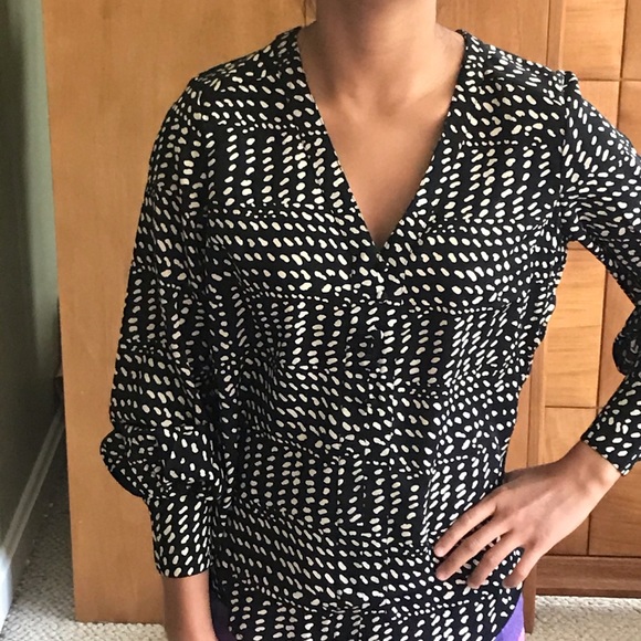 Express Tops - Express NWT Beautiful Work Blouse XSmall Black/Tan